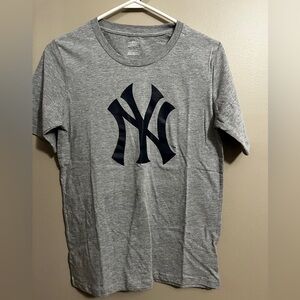 NWT, Youth Yankees TShirt, Size Large, Short Sleeves